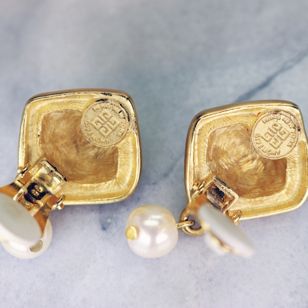 ⚜️ Vintage Givenchy Gold Pearl Drop Earrings ⚜️ - Picture 12 of 15